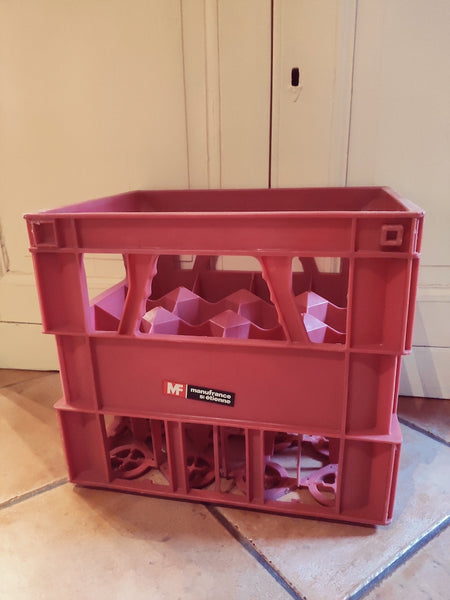 Casier 12 bouteilles ManuFrance en plastique rouge années 80 - Le Sélectionneur - Brocante en ligne