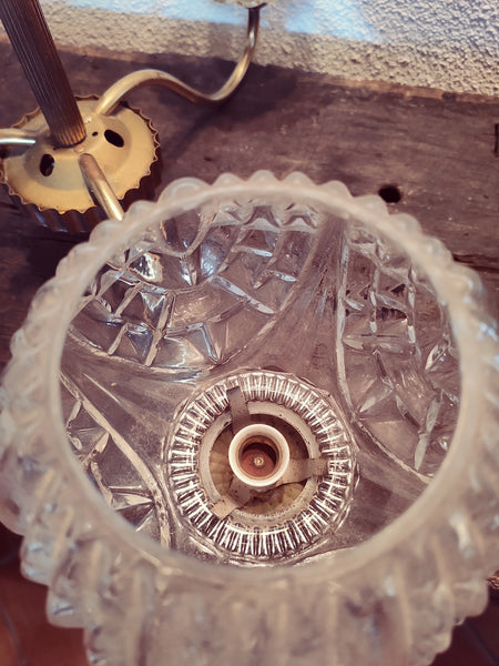 Lustre ancien à 3 globes laiton et verre. - Le Sélectionneur - Brocante en ligne