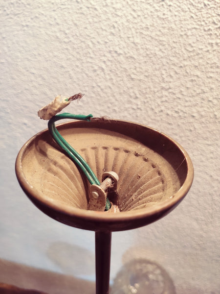 Lustre ancien à 3 globes laiton et verre. - Le Sélectionneur - Brocante en ligne