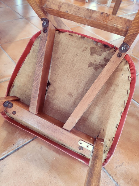 Ensemble de 4 chaises vintages en skaï rouge et bois - Le Sélectionneur - Brocante en ligne