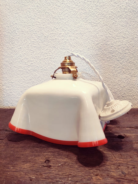 Suspension plissée vintage en opaline blanche et rouge - Le Sélectionneur - Brocante en ligne