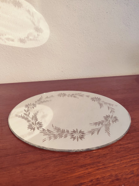 Miroir à poser vintage rond gravé motifs floraux - Le Sélectionneur - Brocante en ligne