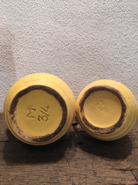 Lot de 2 pichets de bistrot vintages jaunes en faïence style St Clément / Orchies - Le Sélectionneur - Brocante en ligne