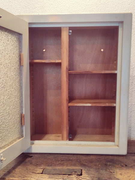 Armoire à pharmacie vintage en bois - Le Sélectionneur - Brocante en ligne