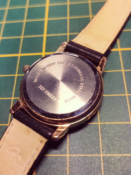 Montre quartz femme Neptune - Années 80 - Le Sélectionneur - Brocante en ligne