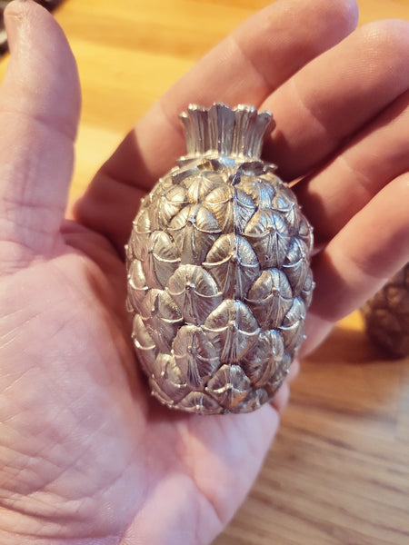 Ensemble salière / poivrière ananas vintage en métal argenté - Le Sélectionneur - Brocante en ligne