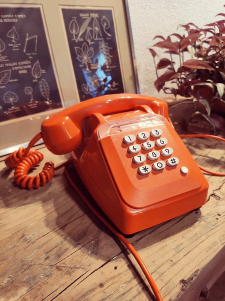Téléphone vintage Socotel S63 à touches orange