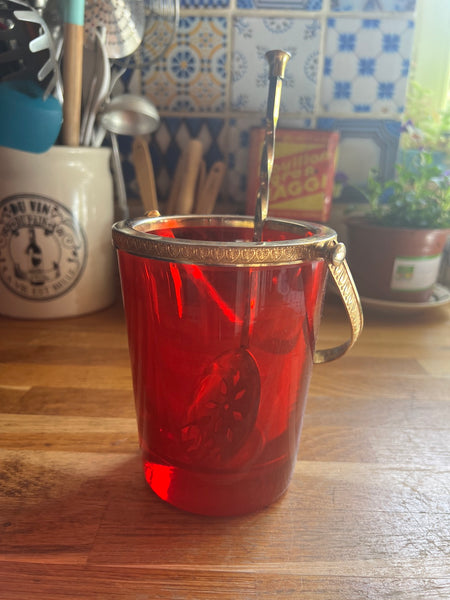 Seau à glaçons vintage en verre rouge orangé et laiton avec sa cuillère