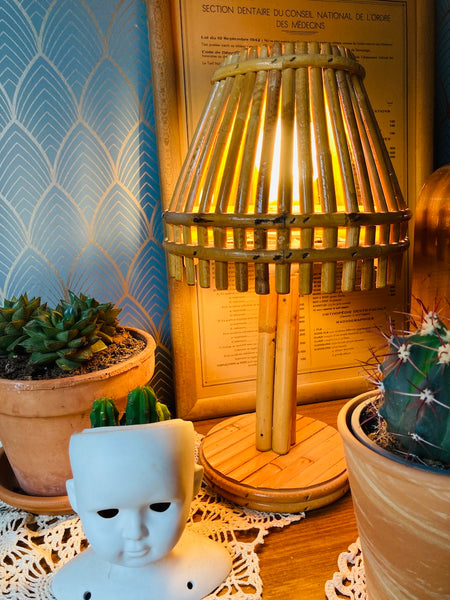 Lampe vintage à poser en rotin et bambou