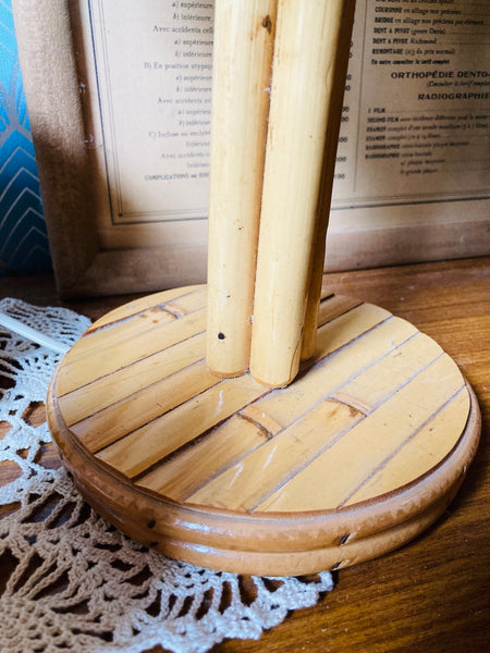 Lampe vintage à poser en rotin et bambou