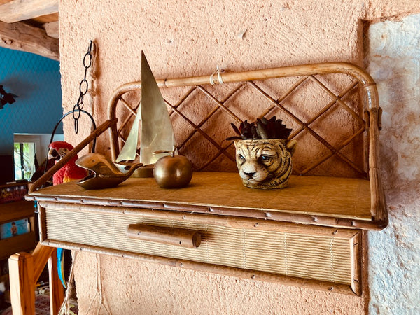 Etagère vintage en rotin et bois avec tiroir