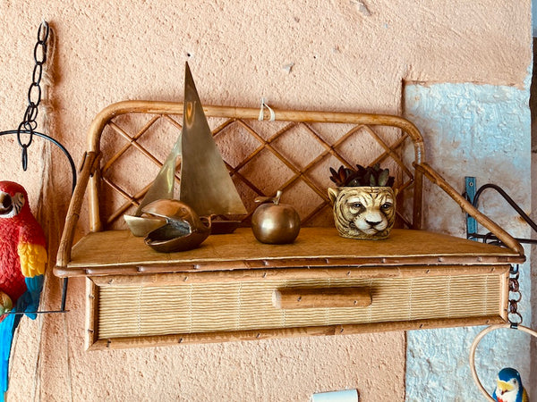 Etagère vintage en rotin et bois avec tiroir