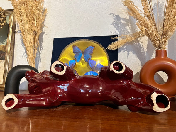 Belle statue Art Déco vintage Le Lion en céramique émaillée rouge bordeaux / grenat - Années 50