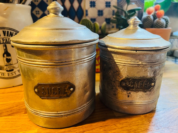 Pots à épices gigognes vintages en aluminium