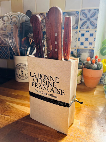 Bloc porte-couteaux de cuisine customisé à partir d'un livre de cuisine