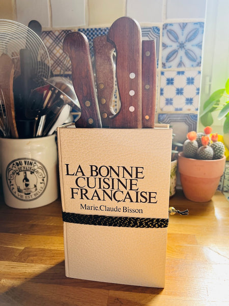 Bloc porte-couteaux de cuisine customisé à partir d'un livre de cuisine
