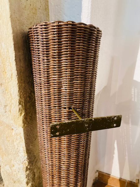 Long porte plante vintage en osier