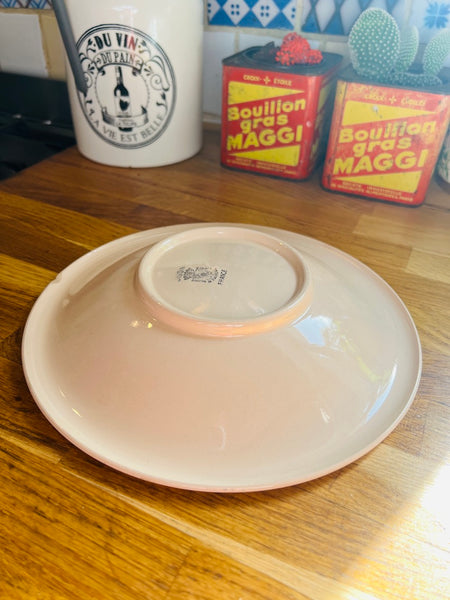 Grande assiette creuse en faïence vintage rose poudré Digoin Sarreguemines