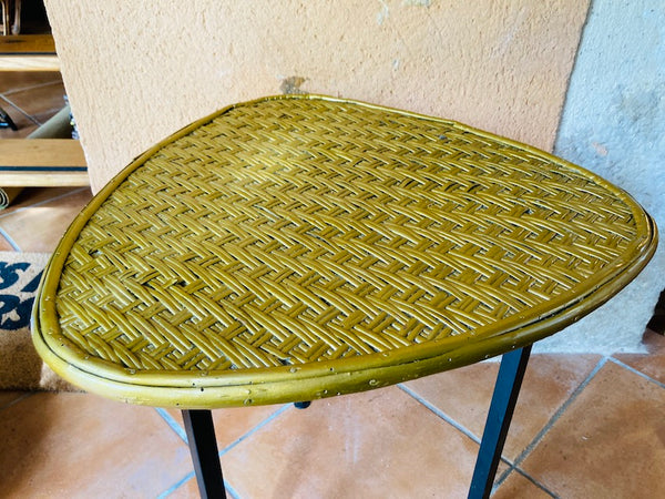 Guéridon / table d'appoint vintage en bois, métal et rotin doré