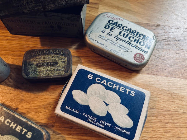 Lot de boites vintages de médicaments et remèdes