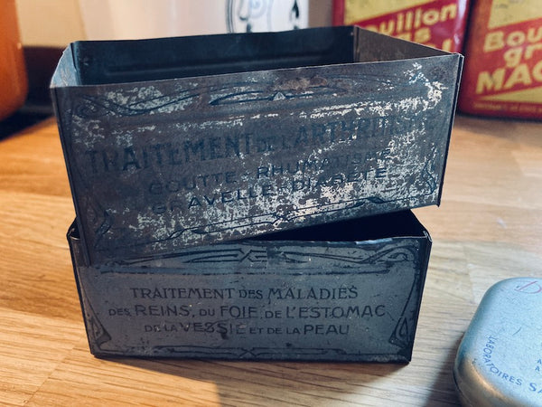 Lot de boites vintages de médicaments et remèdes