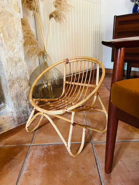 Fauteuil coquille vintage en rotin pour enfant