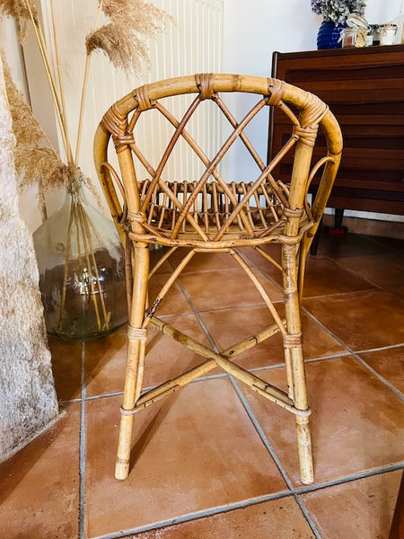 Chaise haute vintage en rotin pour enfant
