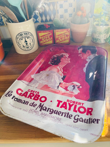 Plateau de service vintage en métal "Le roman de Marguerite Gautier" - Massilly France