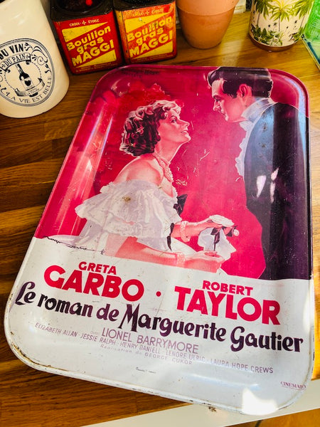 Plateau de service vintage en métal "Le roman de Marguerite Gautier" - Massilly France