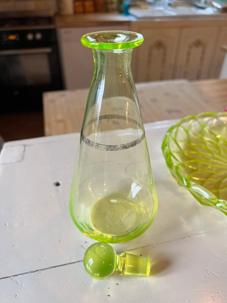 Carafe et plateau vintages en ouraline