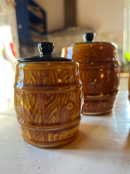 4 pots de cuisine vintages en faïence en forme de tonneaux Noblaceram