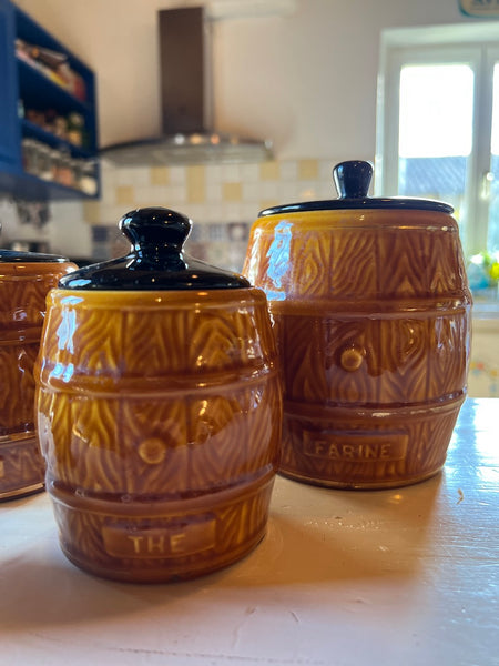 4 pots de cuisine vintages en faïence en forme de tonneaux Noblaceram