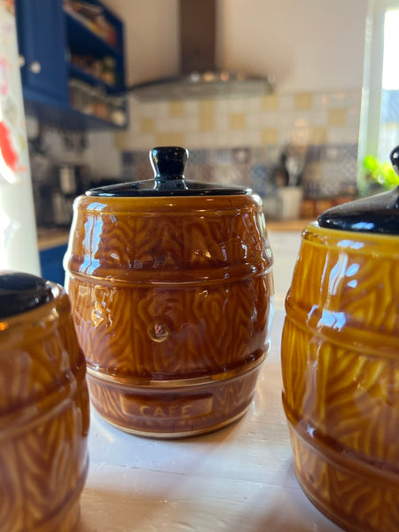 4 pots de cuisine vintages en faïence en forme de tonneaux Noblaceram