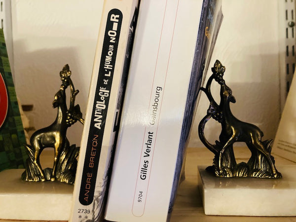 Paire de serre-livres biches en régule et pierre vintages