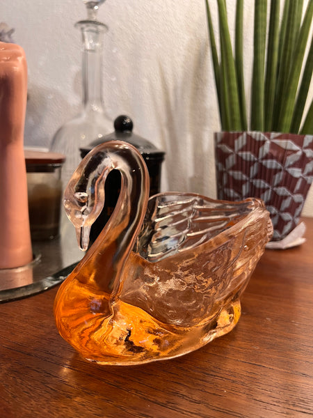 Vide-poche / cache-pot vintage en verre rose en forme de cygne