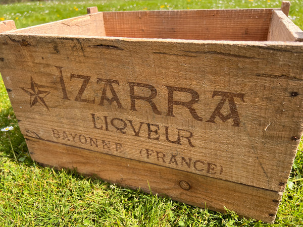 Rare caisse vintage en bois Izarra Liqueur Bayonne (France) - Années 50/60