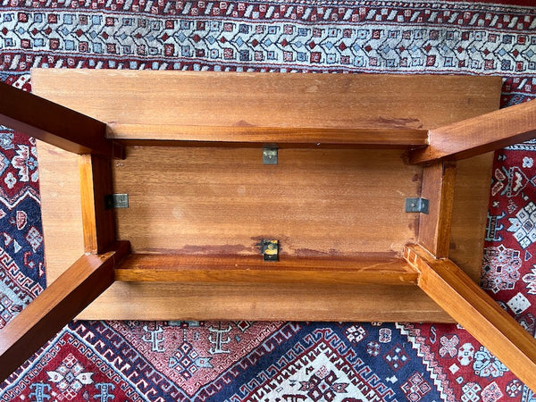 Table basse vintage style scandinave en teck aux pieds compas et plateau verre - Années 60