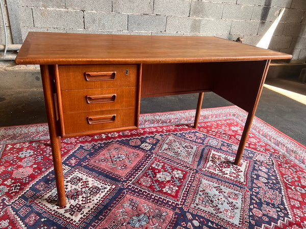 Le Sélectionneur - Brocante - Bureau scandinave en teck danois par Gunnar Nielsen Tibergaard - Années 1960