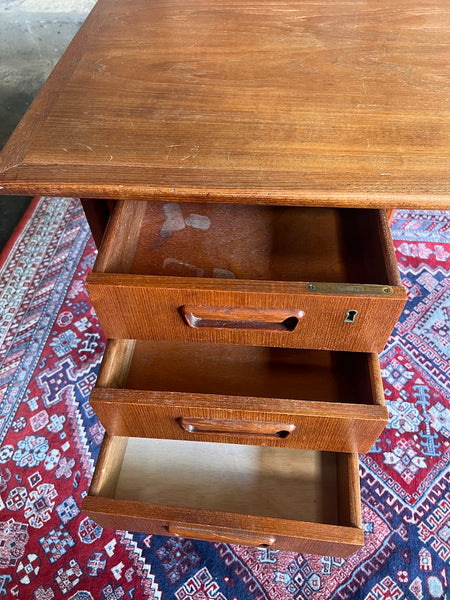 Le Sélectionneur - Brocante - Bureau scandinave en teck danois par Gunnar Nielsen Tibergaard - Années 1960