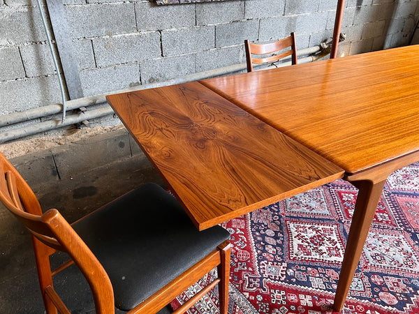 Table style scandinave en teck et ses 2 rallonges à l'italienne - Editions LB France - Années 60
