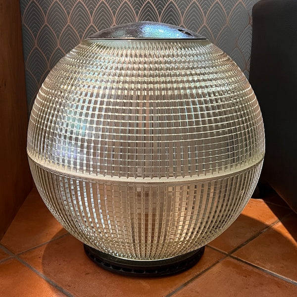 Le Sélectionneur - Brocante - Luminaire Boule Holophane / Europhane grand modèle sur socle - Diamètre 50cm - Années 70