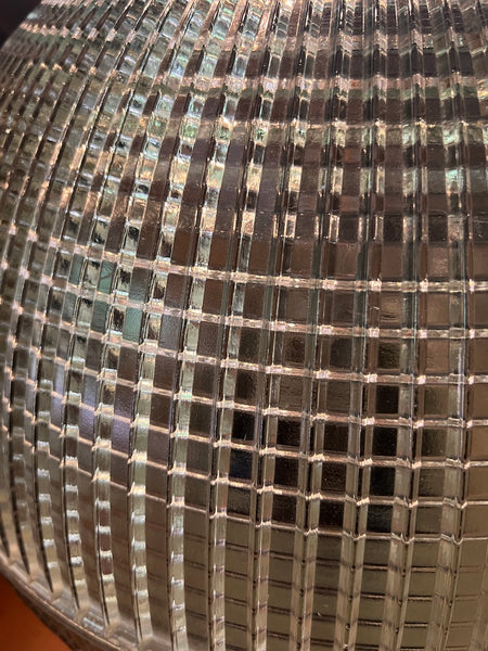 Le Sélectionneur - Brocante - Luminaire Boule Holophane / Europhane grand modèle sur socle - Diamètre 50cm - Années 70