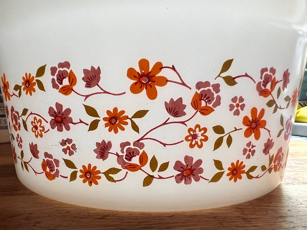 Saladier vintage en verre Arcopal Scania à fleurs oranges et roses - 1970