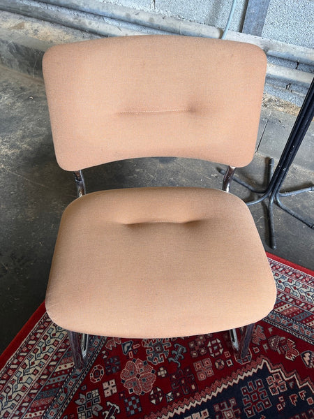 Fauteuil chauffeuse vintage Strafor en métal chromé et laine marron orangé - Années 70