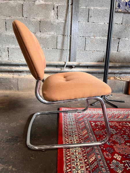 Fauteuil chauffeuse vintage Strafor en métal chromé et laine marron orangé - Années 70