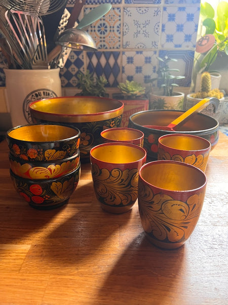 Set de vaisselle russe vintage Khokholma en bois peint à la main - 9 pièces