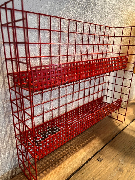Petite étagère murale vintage style Mathieu Matégot en métal rouge