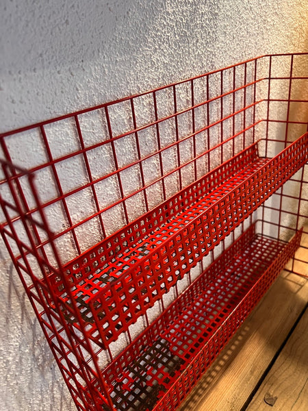 Petite étagère murale vintage style Mathieu Matégot en métal rouge