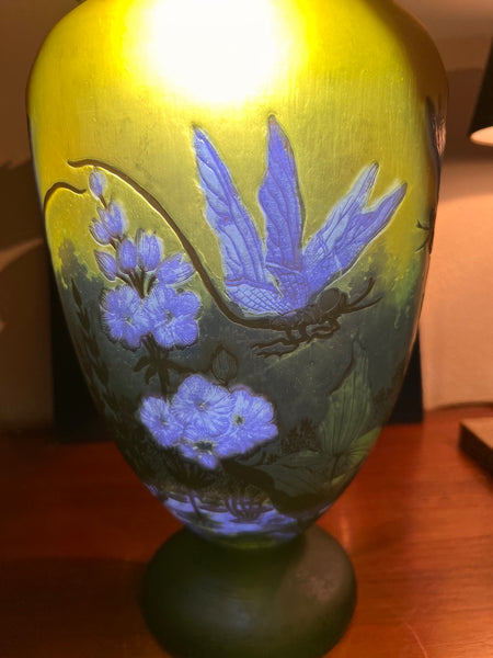 Le Sélectionneur - Brocante - Grand vase vintage en verre soufflé à la bouche et gravé à l'acide Gallé Tip 31cm
