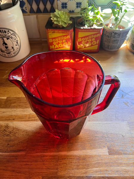 Pichet en verre rouge style Duralex